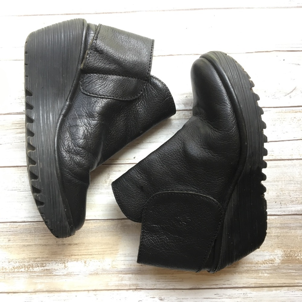 FLY LONDON CHELSEA ANKLE BOOTS